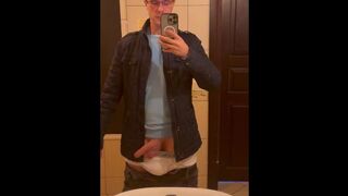 Wagging knob in shower