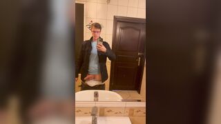 Wagging knob in shower