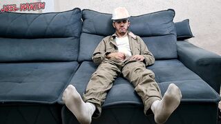 Co-employee wanking off and shoots ginormous stream after Work