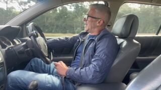 Punheta enquanto viajava com muito tesão