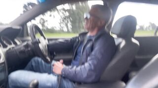 Punheta enquanto viajava com muito tesão