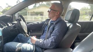 Punheta enquanto viajava com muito tesão