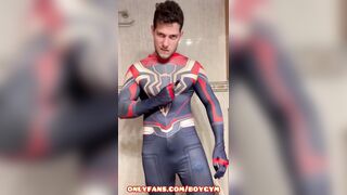 SPIDERMAN LARGE SURPRISE SPUNK