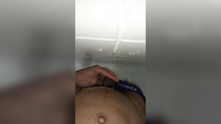 Verzweifeltes Pissen in Unterwäsche, ich werde ganz nass, Nahaufnahme