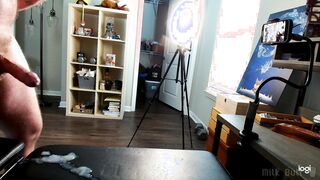 Strung up Bodybuilder Adores His Muscles With 20 Cords of Jism