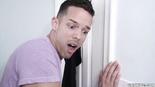 GAYWIRE - Devin Trez The Beefy Plumber Lays His Yam-sized Dick Inwards Nic Saharas Cock-squeezing Booty