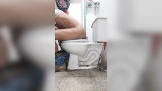 En el baño de mi trabajo