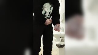 Twunk dryly jacks off in the polyclinic