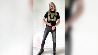 Longhairdude shoots phat explosion in dark-hued bony denim, Fresh Rock leather shoes, True Religion tshirt