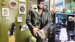 LEATHER WANK! Kennie Jai jacks in leather and spunks for you!