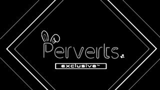 MI AMIGO ME PONE A MAMAR SU VERGOTA BLANCA Y DURA PARA QUE LO HAGA CORRERSE EN MI BOCA