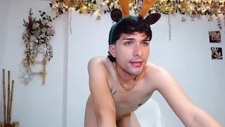 Bucaramanga Colombia reno navideño saca su enorme polla y se masturba hasta sacar toda la leche jizz