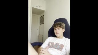 Nasty Youngster Gives His Trouser snake a Slow, Raw Rubdown