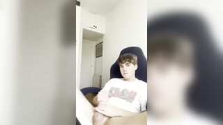 Nasty Youngster Gives His Trouser snake a Slow, Raw Rubdown