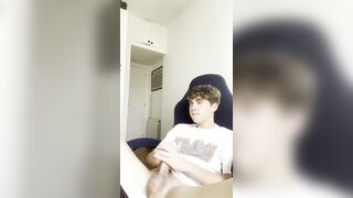 Nasty Youngster Gives His Trouser snake a Slow, Raw Rubdown