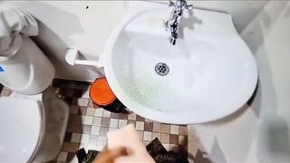 Soldado colombiano se masturba en medio de la guerra en colombia