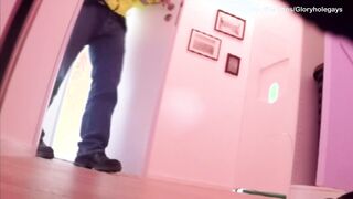 Employee creeps out during lunch – and gets bjed all the way at the gloryhole