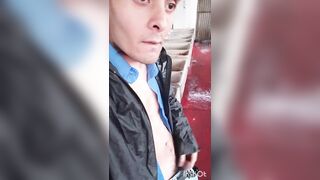 Fucky-fucky in the rain in a public roofs