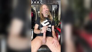 Longhairdude goons and shoots in the tabouret - E Corp t-tee-shirt