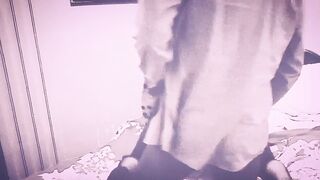 Le hago gritar a está crossdresser femboy en alojamiento