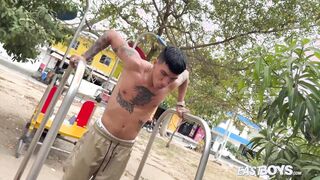 Teenie latihands-freeom stud Diego Navarro hand-job