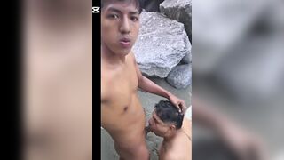 Latinos poking on the sea