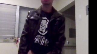 Solo, caliente y listo para que me veas todo,Un striptease privado con final feliz visual.