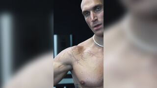 Molten homo in the gym