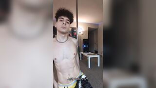 TikTok e-stud unwrapping and dancing for you
