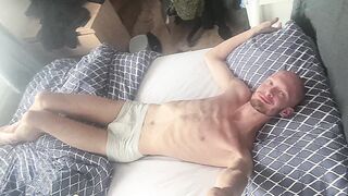 Smooth-shaven supah bony twunk flashes off his fit bod after a lengthy break from content