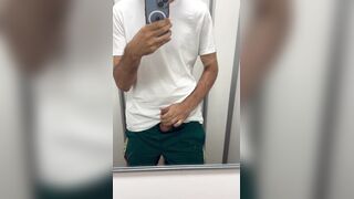 Rischio Tirando Fuori il mio Cazzo Enorme in Ascensore e Vengo Allultimo Piano