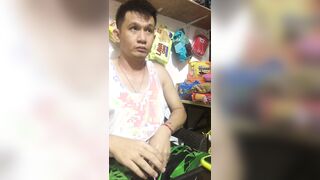 Dahil walang nagbabantay sa tindahan nila, pinalayas ako ng wala sa oras, halos bago pa niya ako makita