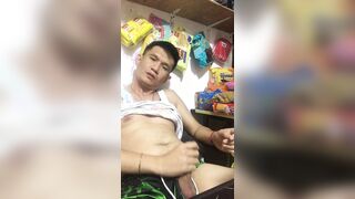 Dahil walang nagbabantay sa tindahan nila, pinalayas ako ng wala sa oras, halos bago pa niya ako makita