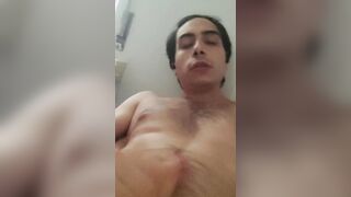 Masturbo il mio cazzone mentre ti dico porcate e sborro