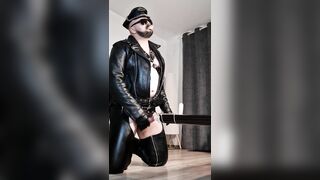 I masturbate of my knob, greasing it with jizm, in my leather uniform. I have a intense pop-shot.