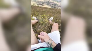 Branquinho gozando punheta já montanha