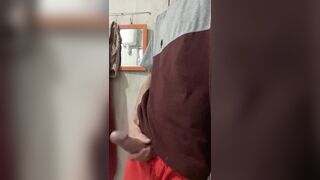 gozando no banheiro batendo punheta