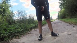 Public jack off pt2, right next to the highway. Maybe got saw.