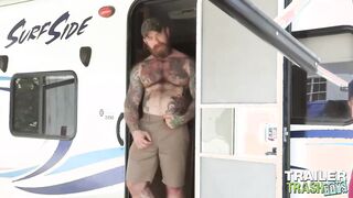 TRAILERTRASHBOYS Bearded Fap Dixon Barebacks Wesley Forest