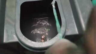 COMPILAÇÃO MIJANDO MIJO EM TODOS OS LUGARES FEITO UM CAO QUE MARCA SEU TERRITÓRIO