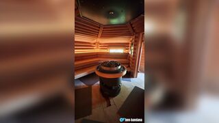 90 degrees, XXL latte & abruptly the sauna door opens!