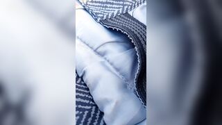 Sega coi piedi al mio compagno di classe in un parco