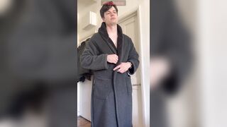 Bare brutha distracts me from reading