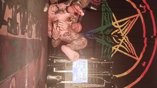 Object857 masturbuje się dildem na rozkaz mastera