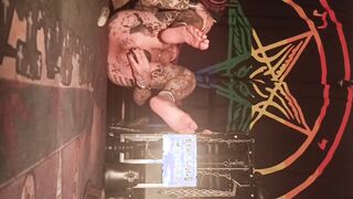 Object857 masturbuje się dildem na rozkaz mastera