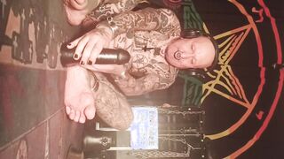 Object857 masturbuje się dildem na rozkaz mastera